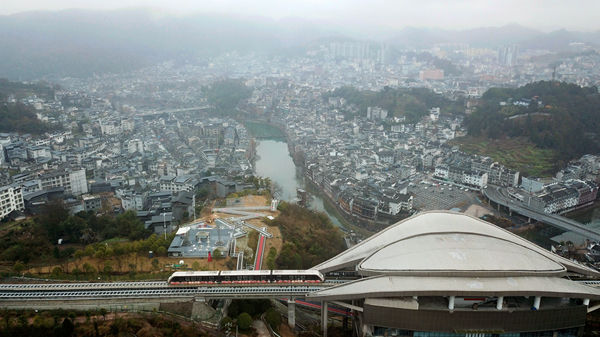 新春走基層丨“小”場景涌動經(jīng)濟“大”能量——小店、小廠、小站、小村探訪記